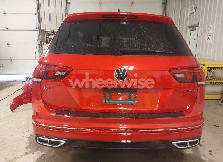 Photo 17 of 2024 Volkswagen Tiguan 2.0T SEL R-LINE (VIN 3VV4B7AX7RM158735)