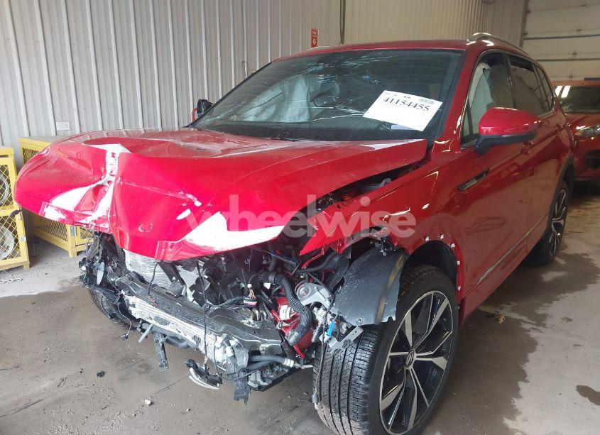 Photo 2 of 2024 Volkswagen Tiguan 2.0T SEL R-LINE (VIN 3VV4B7AX7RM158735)