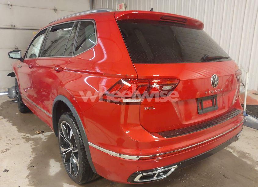 Photo 3 of 2024 Volkswagen Tiguan 2.0T SEL R-LINE (VIN 3VV4B7AX7RM158735)