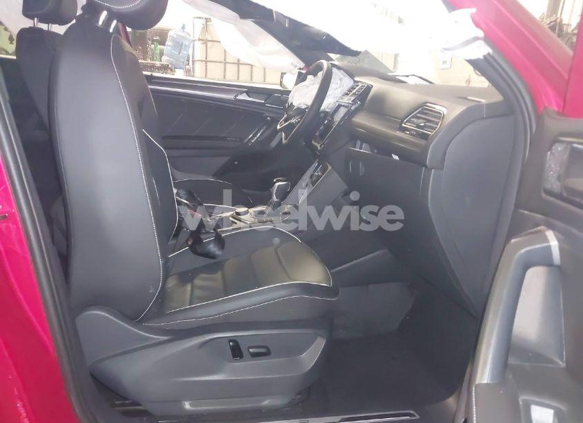 Photo 5 of 2024 Volkswagen Tiguan 2.0T SEL R-LINE (VIN 3VV4B7AX7RM158735)