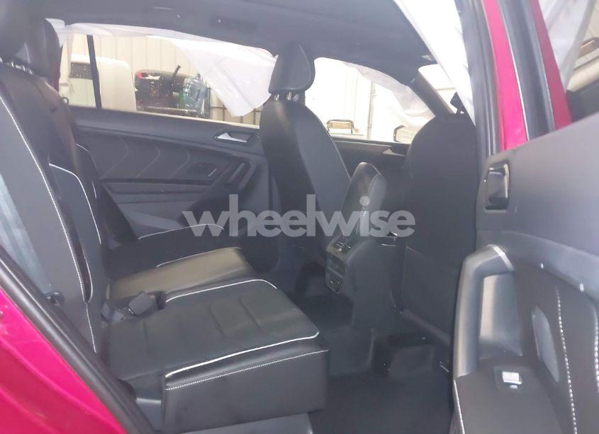 Photo 8 of 2024 Volkswagen Tiguan 2.0T SEL R-LINE (VIN 3VV4B7AX7RM158735)