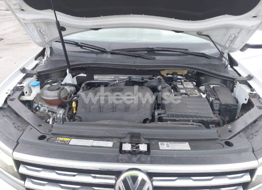 Photo 10 of 2018 Volkswagen Tiguan 2.0T SEL PREMIUM (VIN 3VV4B7AX8JM197466)