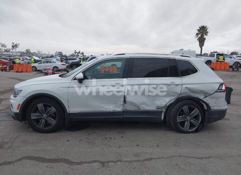 Photo 14 of 2018 Volkswagen Tiguan 2.0T SEL PREMIUM (VIN 3VV4B7AX8JM197466)