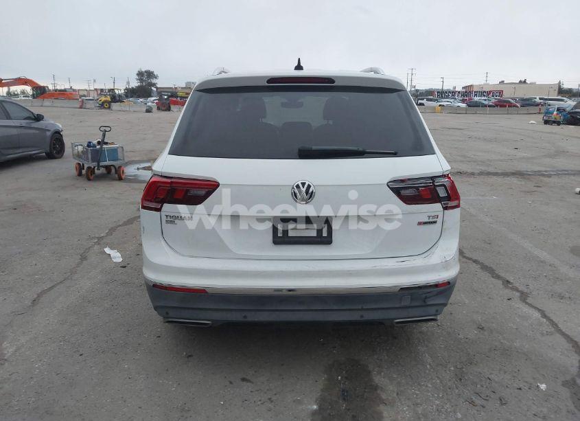 Photo 16 of 2018 Volkswagen Tiguan 2.0T SEL PREMIUM (VIN 3VV4B7AX8JM197466)