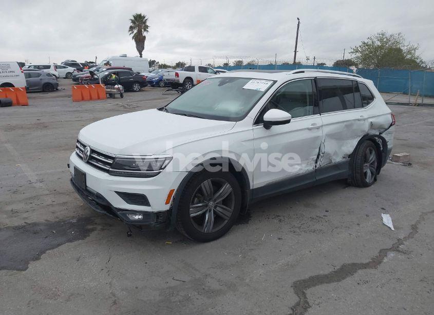 Photo 2 of 2018 Volkswagen Tiguan 2.0T SEL PREMIUM (VIN 3VV4B7AX8JM197466)