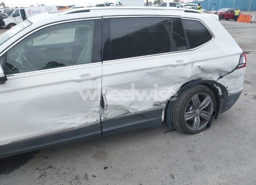 Photo 6 of 2018 Volkswagen Tiguan 2.0T SEL PREMIUM (VIN 3VV4B7AX8JM197466)