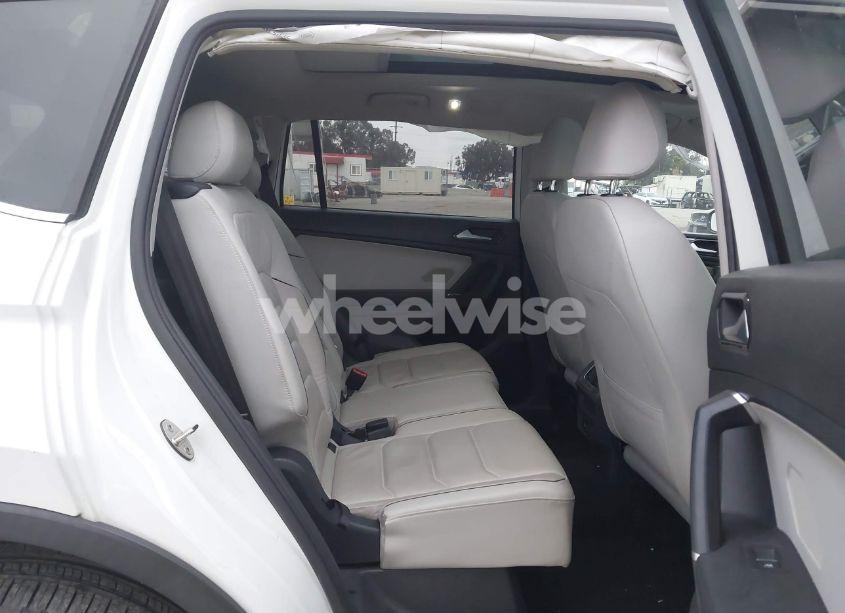 Photo 8 of 2018 Volkswagen Tiguan 2.0T SEL PREMIUM (VIN 3VV4B7AX8JM197466)