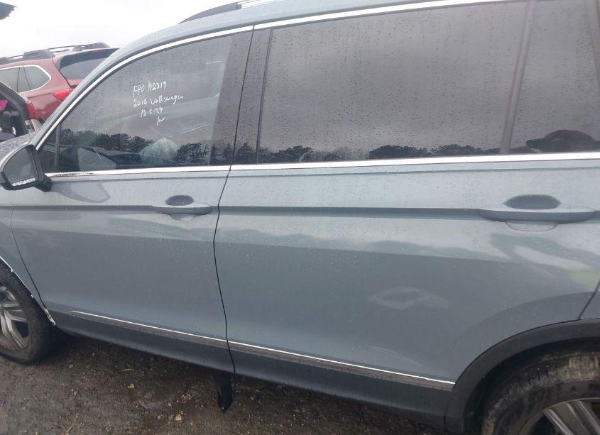 Photo 15 of 2018 Volkswagen Tiguan 2.0T SEL PREMIUM (VIN 3VV4B7AX8JM207753)