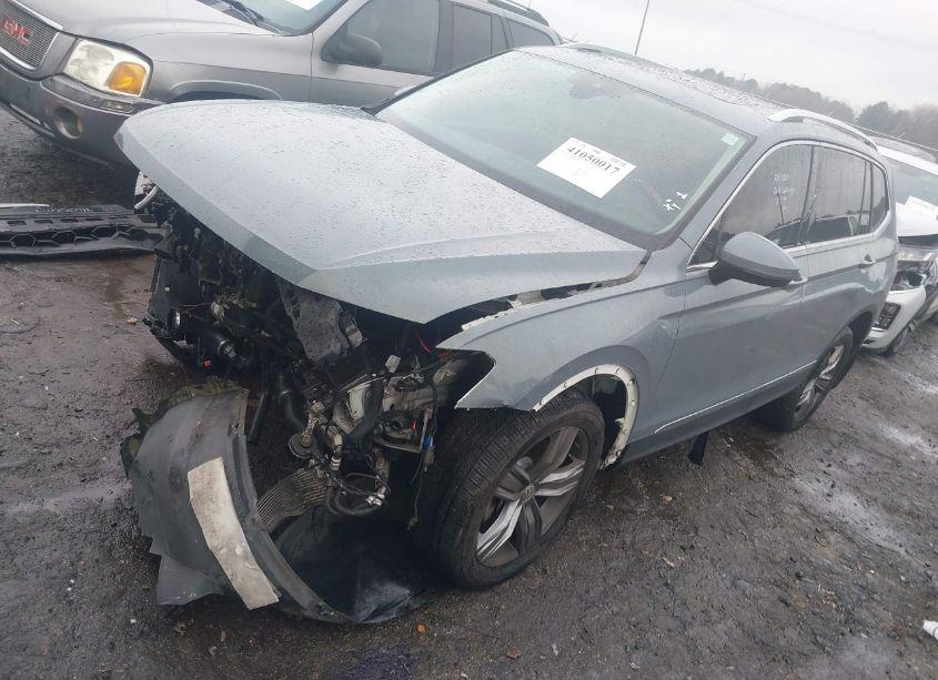 Photo 2 of 2018 Volkswagen Tiguan 2.0T SEL PREMIUM (VIN 3VV4B7AX8JM207753)