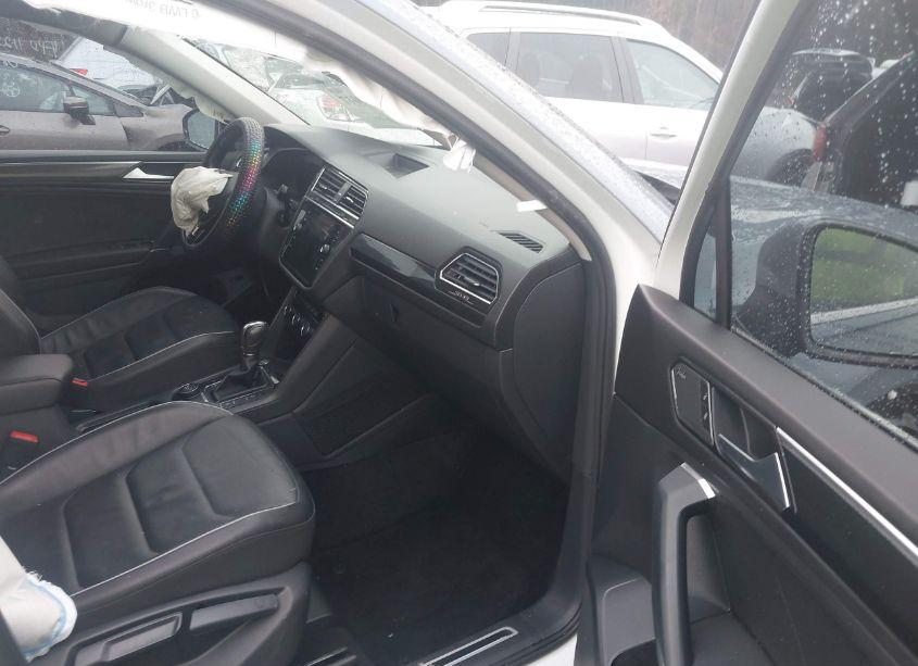 Photo 5 of 2018 Volkswagen Tiguan 2.0T SEL PREMIUM (VIN 3VV4B7AX8JM207753)