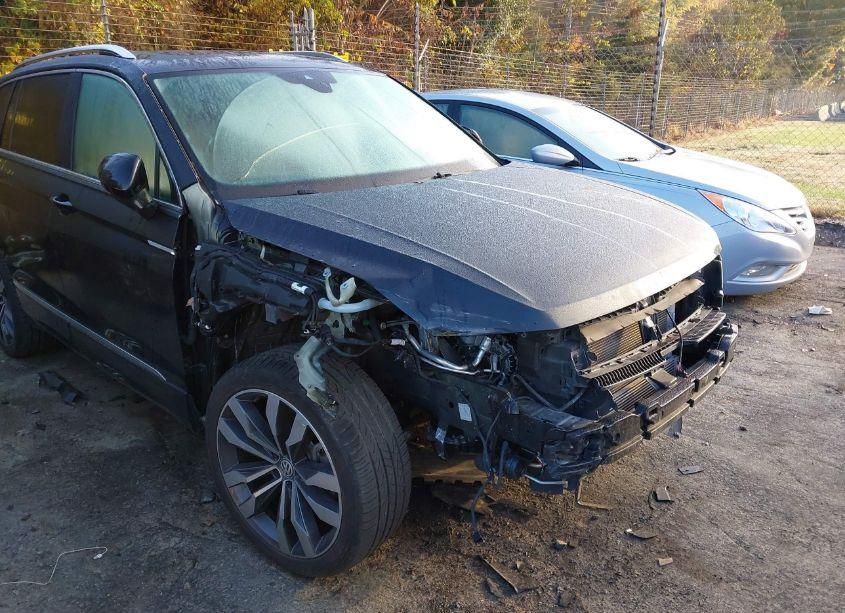 Photo 6 of 2021 Volkswagen Tiguan 2.0T SEL PREMIUM R-LINE (VIN 3VV4B7AX9MM158325)