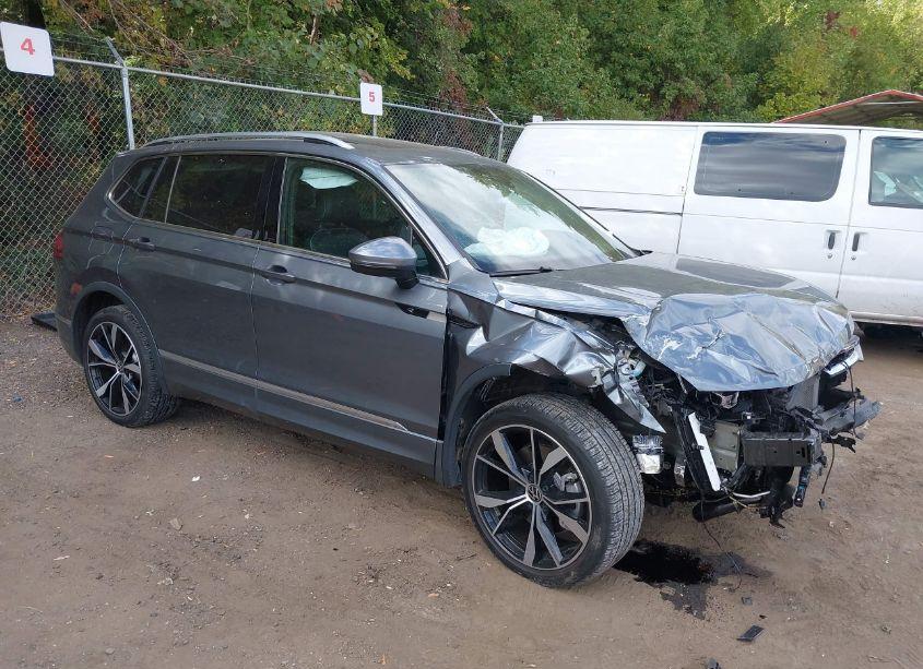 2022 Volkswagen Tiguan 2.0T SEL R-LINE (VIN 3VV4B7AX9NM092537) main photo