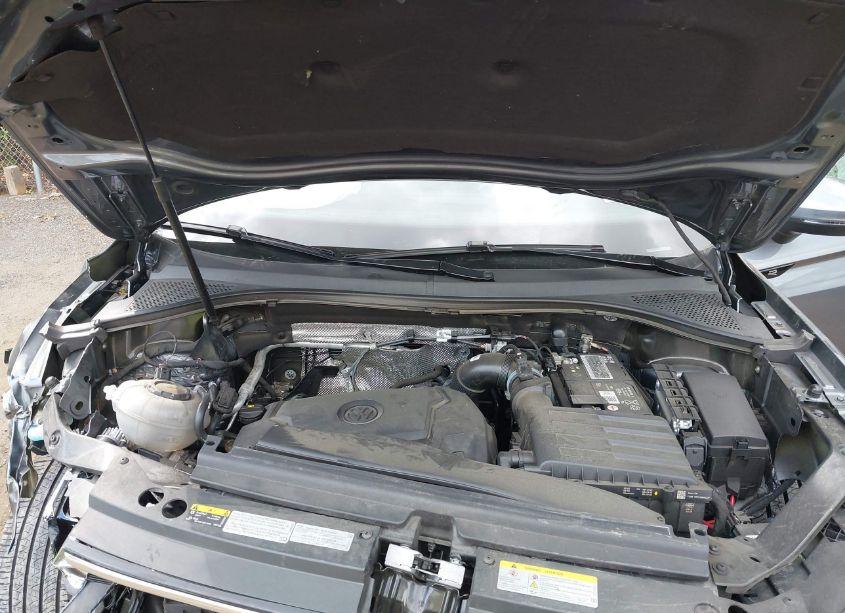 Photo 10 of 2022 Volkswagen Tiguan 2.0T SEL R-LINE (VIN 3VV4B7AX9NM092537)