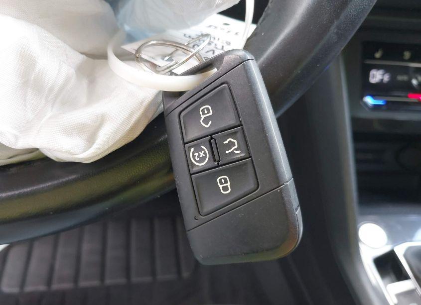 Photo 11 of 2022 Volkswagen Tiguan 2.0T SEL R-LINE (VIN 3VV4B7AX9NM092537)