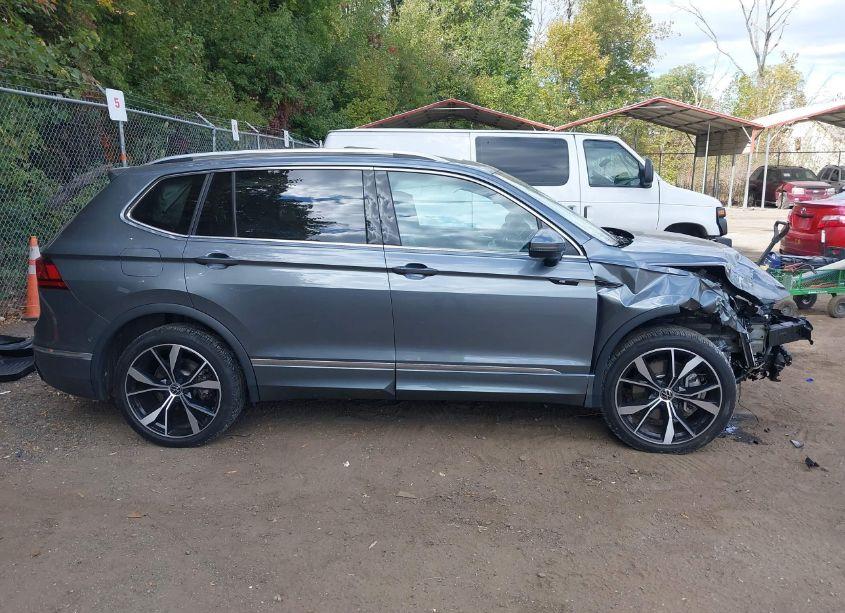 Photo 14 of 2022 Volkswagen Tiguan 2.0T SEL R-LINE (VIN 3VV4B7AX9NM092537)