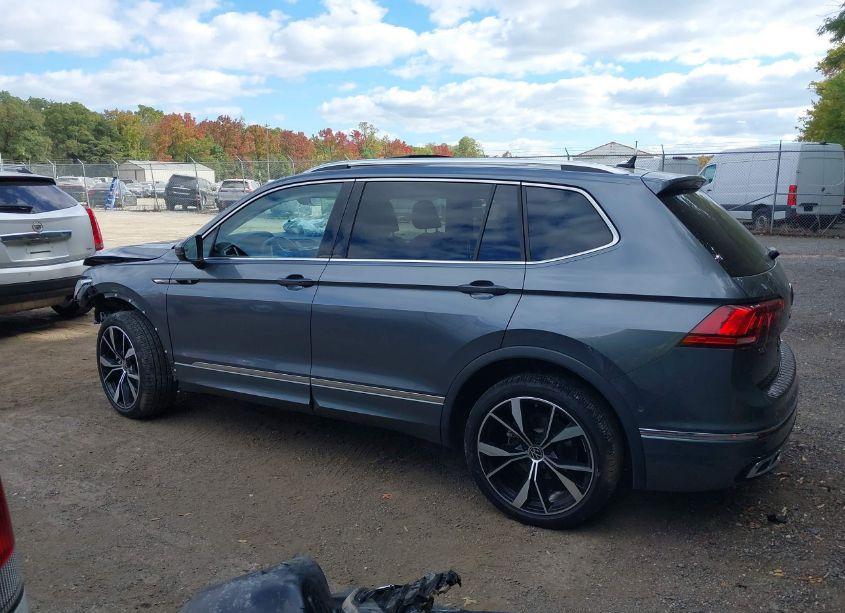 Photo 15 of 2022 Volkswagen Tiguan 2.0T SEL R-LINE (VIN 3VV4B7AX9NM092537)
