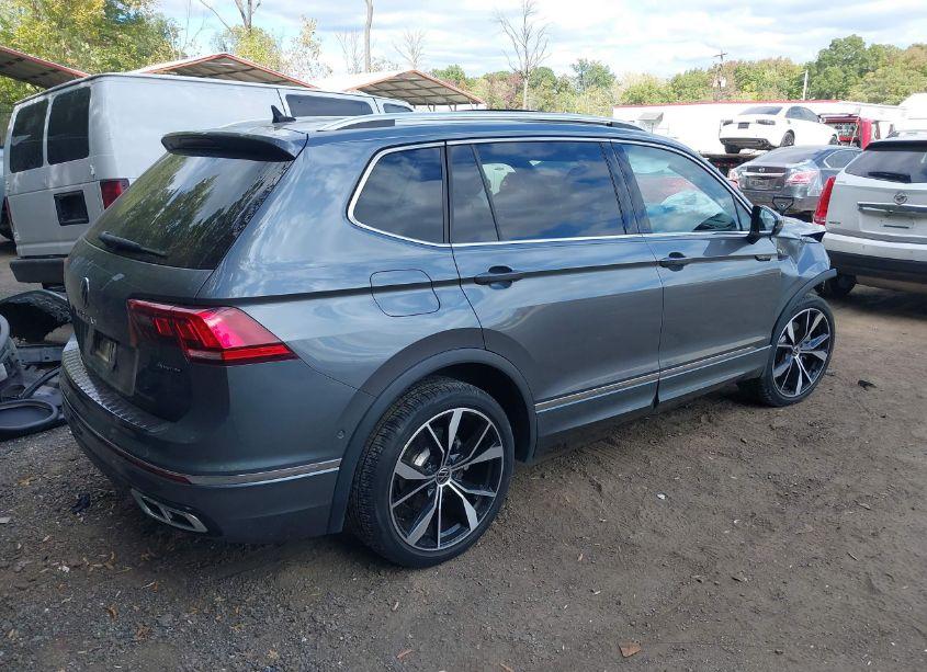 Photo 4 of 2022 Volkswagen Tiguan 2.0T SEL R-LINE (VIN 3VV4B7AX9NM092537)