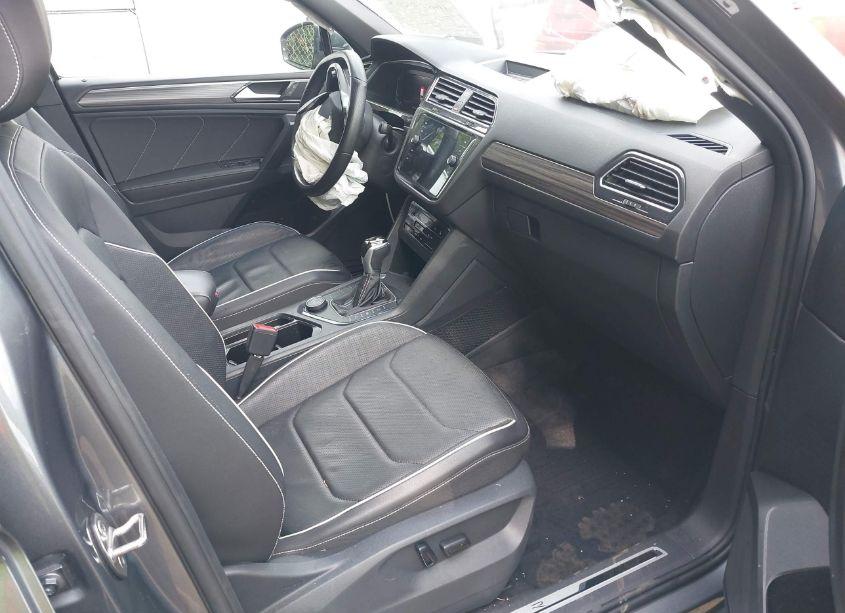 Photo 5 of 2022 Volkswagen Tiguan 2.0T SEL R-LINE (VIN 3VV4B7AX9NM092537)