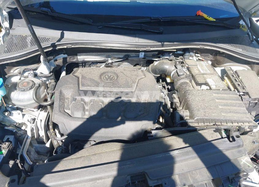 Photo 10 of 2022 Volkswagen Tiguan 2.0T SEL R-LINE (VIN 3VV4B7AX9NM176468)