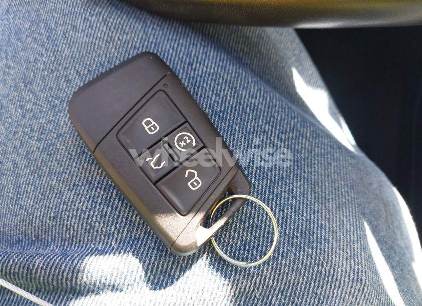 Photo 11 of 2022 Volkswagen Tiguan 2.0T SEL R-LINE (VIN 3VV4B7AX9NM176468)