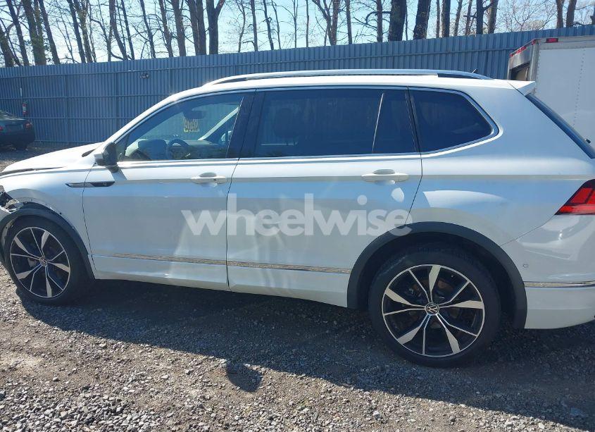 Photo 14 of 2022 Volkswagen Tiguan 2.0T SEL R-LINE (VIN 3VV4B7AX9NM176468)