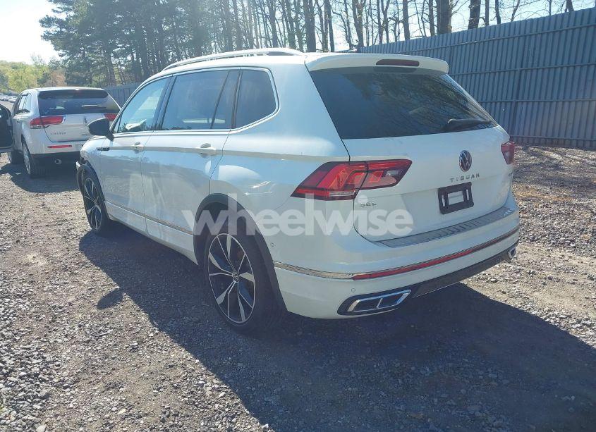 Photo 3 of 2022 Volkswagen Tiguan 2.0T SEL R-LINE (VIN 3VV4B7AX9NM176468)