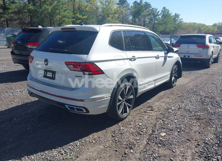 Photo 4 of 2022 Volkswagen Tiguan 2.0T SEL R-LINE (VIN 3VV4B7AX9NM176468)