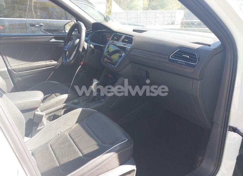 Photo 5 of 2022 Volkswagen Tiguan 2.0T SEL R-LINE (VIN 3VV4B7AX9NM176468)