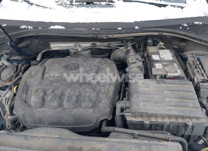 Photo 10 of 2018 Volkswagen Tiguan 2.0T SEL PREMIUM (VIN 3VV4B7AXXJM009997)