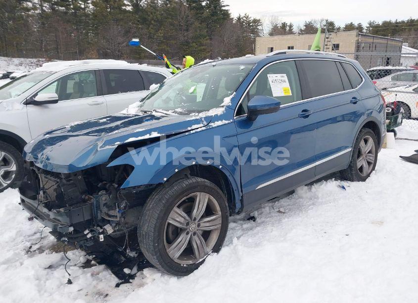 Photo 2 of 2018 Volkswagen Tiguan 2.0T SEL PREMIUM (VIN 3VV4B7AXXJM009997)