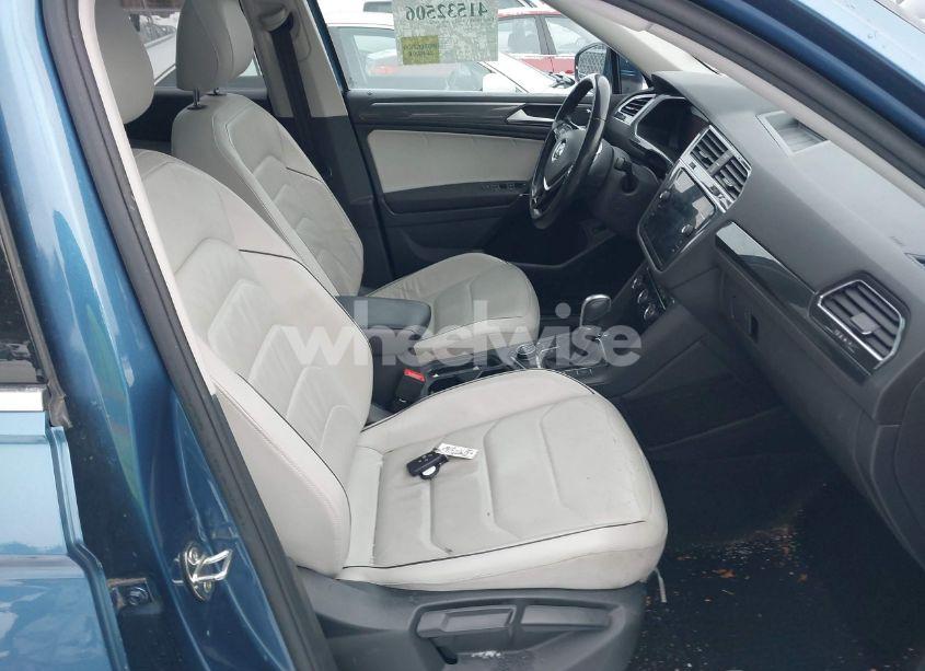Photo 5 of 2018 Volkswagen Tiguan 2.0T SEL PREMIUM (VIN 3VV4B7AXXJM009997)