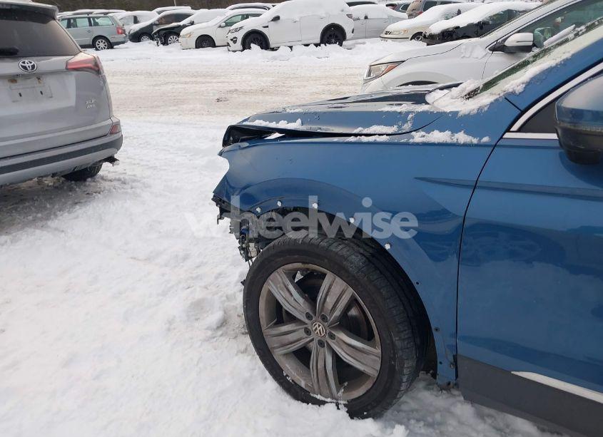 Photo 6 of 2018 Volkswagen Tiguan 2.0T SEL PREMIUM (VIN 3VV4B7AXXJM009997)