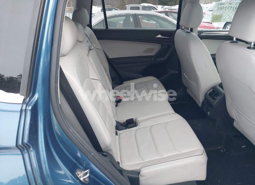 Photo 8 of 2018 Volkswagen Tiguan 2.0T SEL PREMIUM (VIN 3VV4B7AXXJM009997)