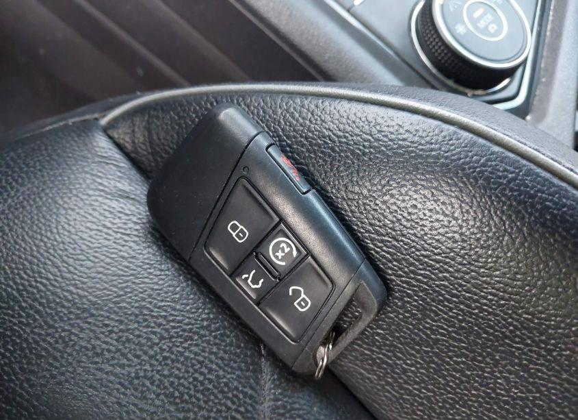 Photo 11 of 2018 Volkswagen Tiguan 2.0T SEL PREMIUM (VIN 3VV4B7AXXJM076194)