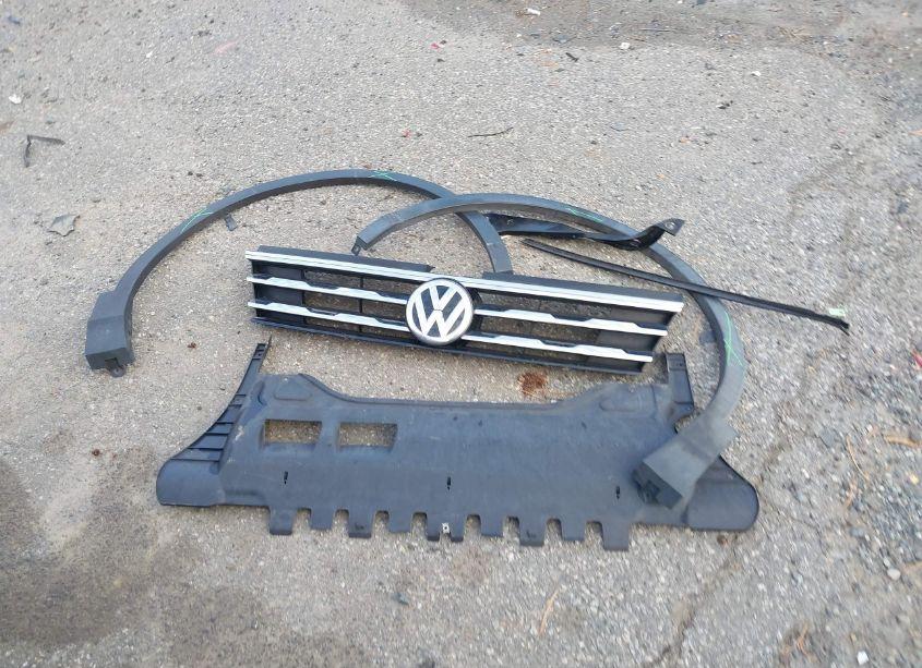 Photo 12 of 2018 Volkswagen Tiguan 2.0T SEL PREMIUM (VIN 3VV4B7AXXJM076194)