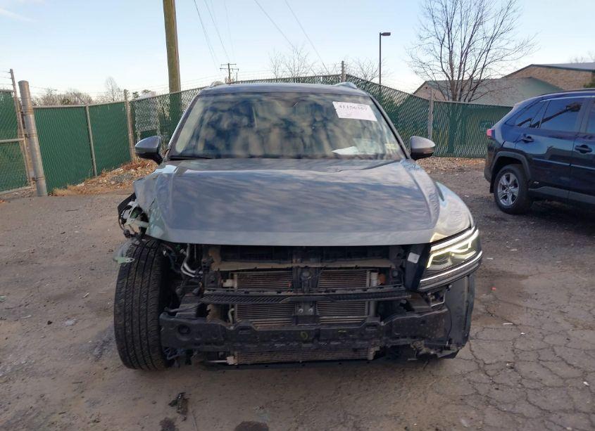 Photo 13 of 2018 Volkswagen Tiguan 2.0T SEL PREMIUM (VIN 3VV4B7AXXJM076194)