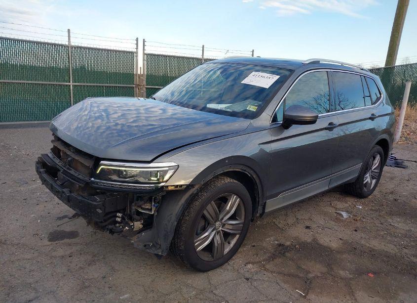 Photo 2 of 2018 Volkswagen Tiguan 2.0T SEL PREMIUM (VIN 3VV4B7AXXJM076194)