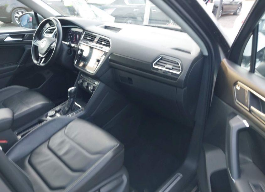Photo 5 of 2018 Volkswagen Tiguan 2.0T SEL PREMIUM (VIN 3VV4B7AXXJM076194)