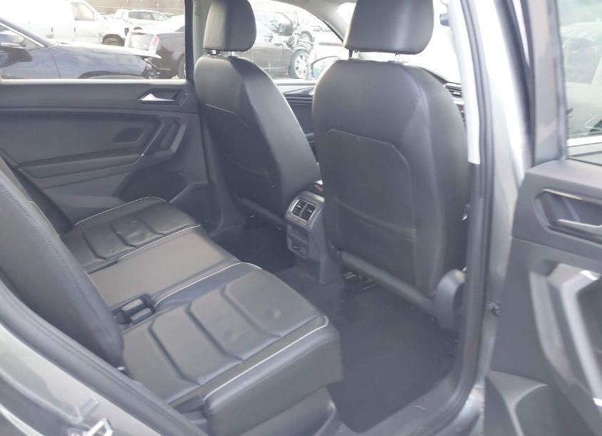 Photo 8 of 2018 Volkswagen Tiguan 2.0T SEL PREMIUM (VIN 3VV4B7AXXJM076194)