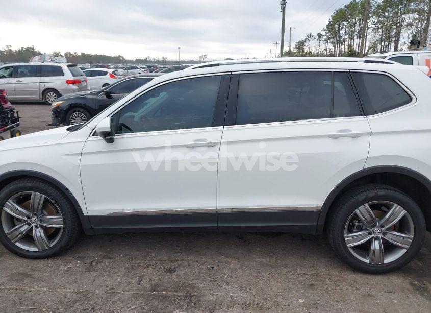 Photo 14 of 2019 Volkswagen Tiguan 2.0T SEL PREMIUM/2.0T SEL PREMIUM R-LINE (VIN 3VV4B7AXXKM004316)