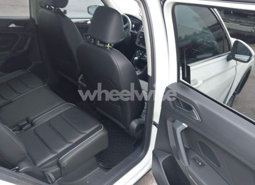 Photo 8 of 2019 Volkswagen Tiguan 2.0T SEL PREMIUM/2.0T SEL PREMIUM R-LINE (VIN 3VV4B7AXXKM004316)