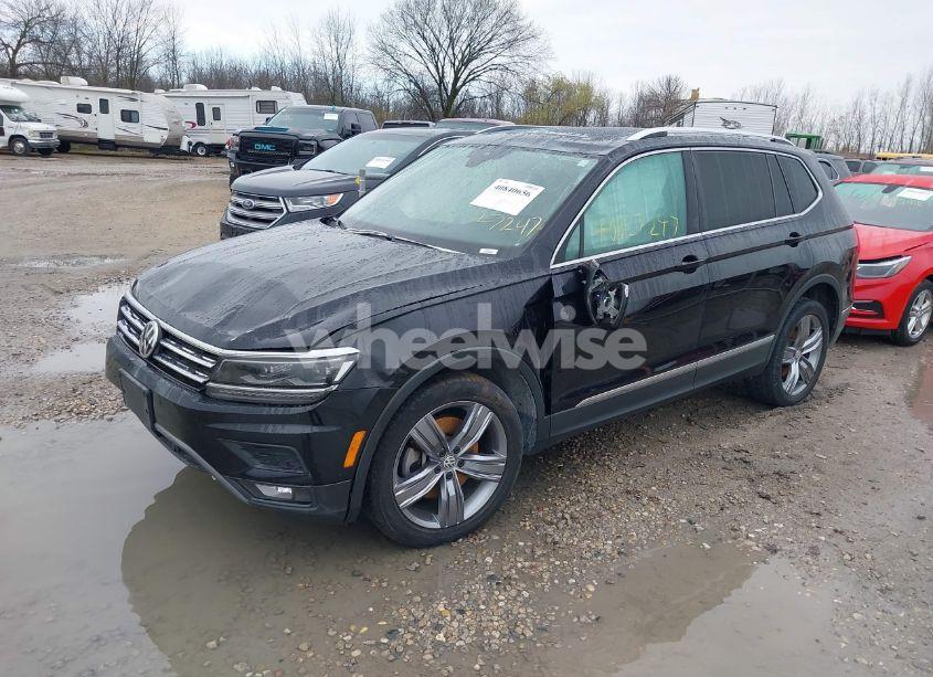 Photo 2 of 2019 Volkswagen Tiguan 2.0T SEL PREMIUM/2.0T SEL PREMIUM R-LINE (VIN 3VV4B7AXXKM053709)