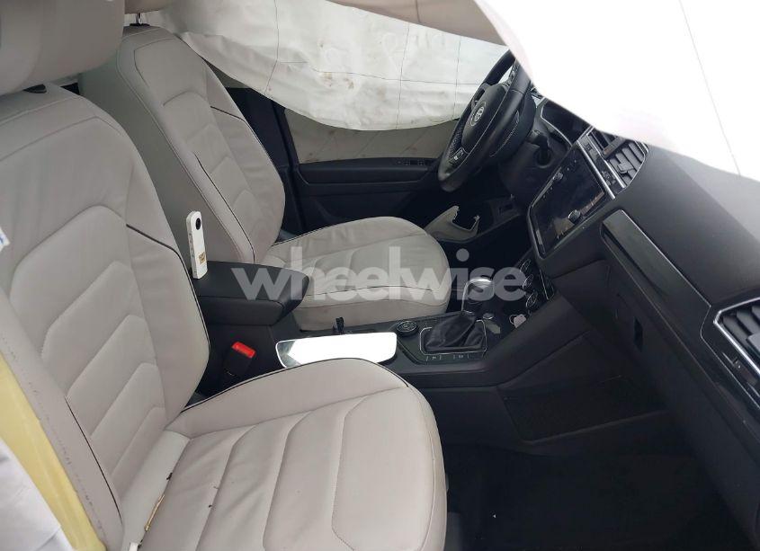 Photo 5 of 2019 Volkswagen Tiguan 2.0T SEL PREMIUM/2.0T SEL PREMIUM R-LINE (VIN 3VV4B7AXXKM053709)
