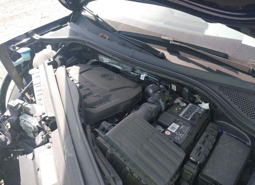 Photo 10 of 2022 Volkswagen Tiguan 2.0T SEL R-LINE (VIN 3VV4B7AXXNM140756)