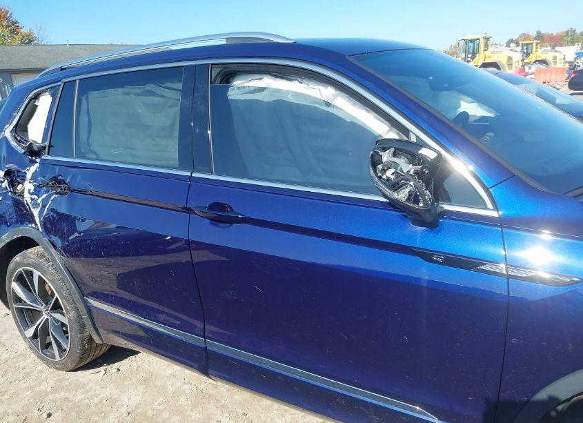 Photo 13 of 2022 Volkswagen Tiguan 2.0T SEL R-LINE (VIN 3VV4B7AXXNM140756)