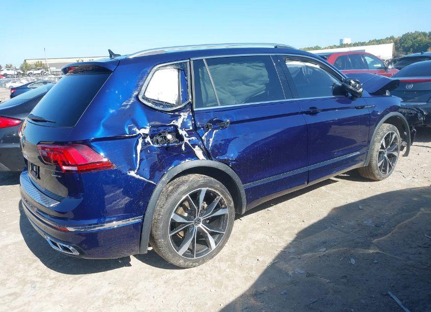 Photo 4 of 2022 Volkswagen Tiguan 2.0T SEL R-LINE (VIN 3VV4B7AXXNM140756)