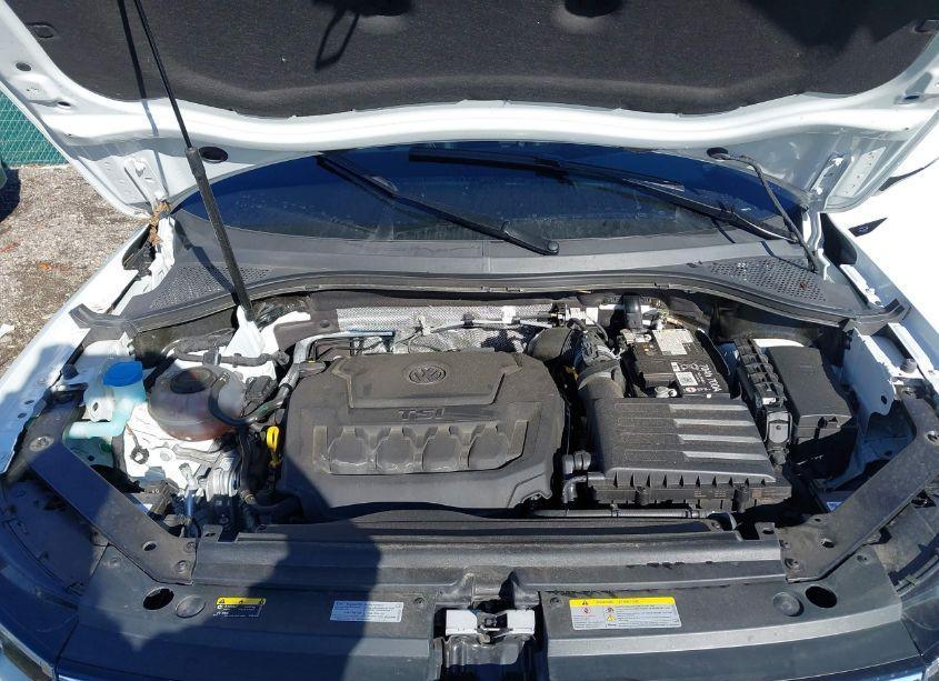 Photo 10 of 2024 Volkswagen Tiguan 2.0T SEL R-LINE (VIN 3VV4B7AXXRM032112)