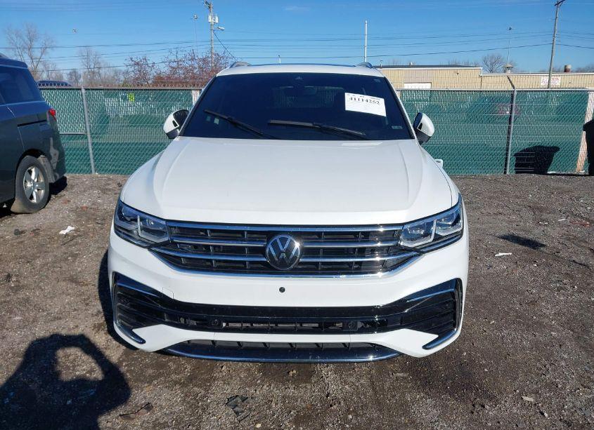 Photo 12 of 2024 Volkswagen Tiguan 2.0T SEL R-LINE (VIN 3VV4B7AXXRM032112)