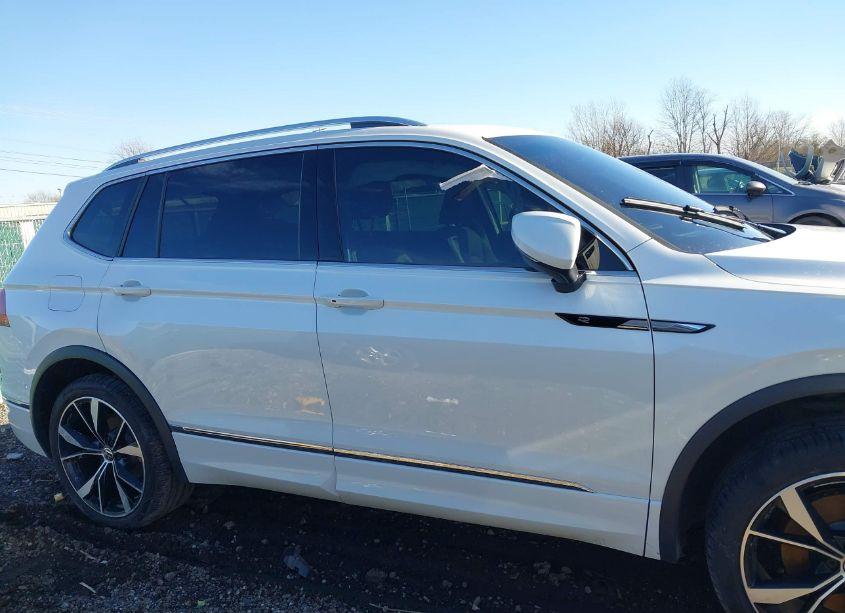 Photo 13 of 2024 Volkswagen Tiguan 2.0T SEL R-LINE (VIN 3VV4B7AXXRM032112)