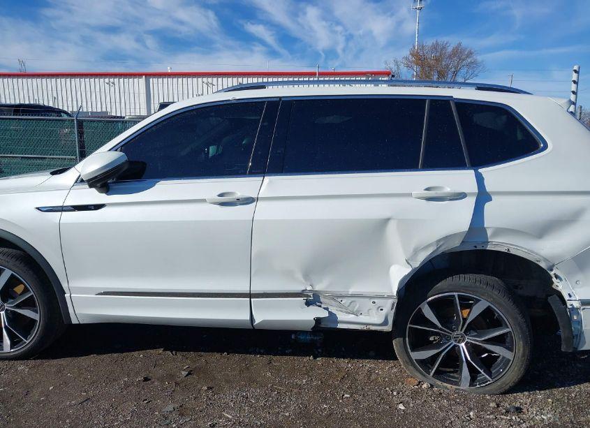 Photo 14 of 2024 Volkswagen Tiguan 2.0T SEL R-LINE (VIN 3VV4B7AXXRM032112)